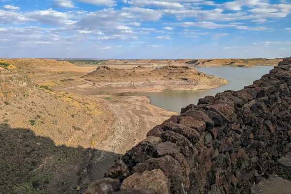Blick auf den Hardap-Damm in Namibia