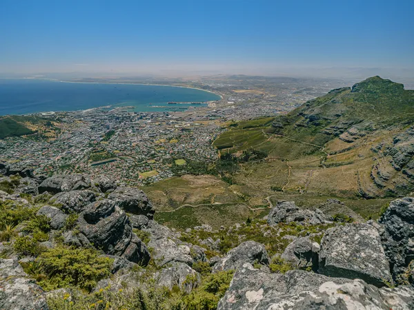 Blick vom Gipfel des Tafelbergs auf Kapstadt
