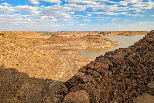 Blick auf den Hardap-Damm in Namibia