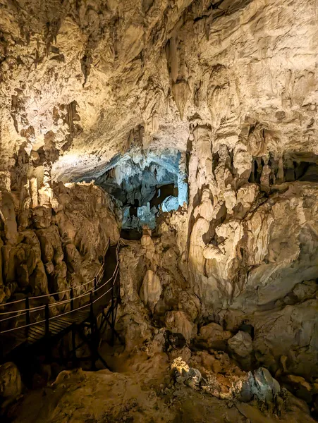 Höhle im Mulu-Nationalpark