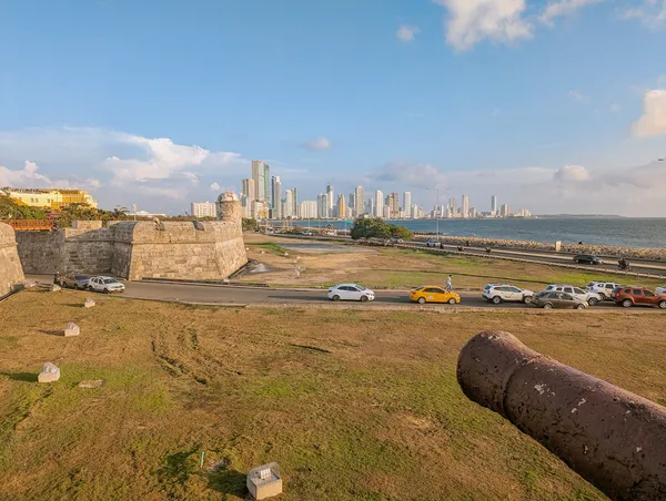Blick auf die Downtown von Cartagena von der Stadtmauer aus
