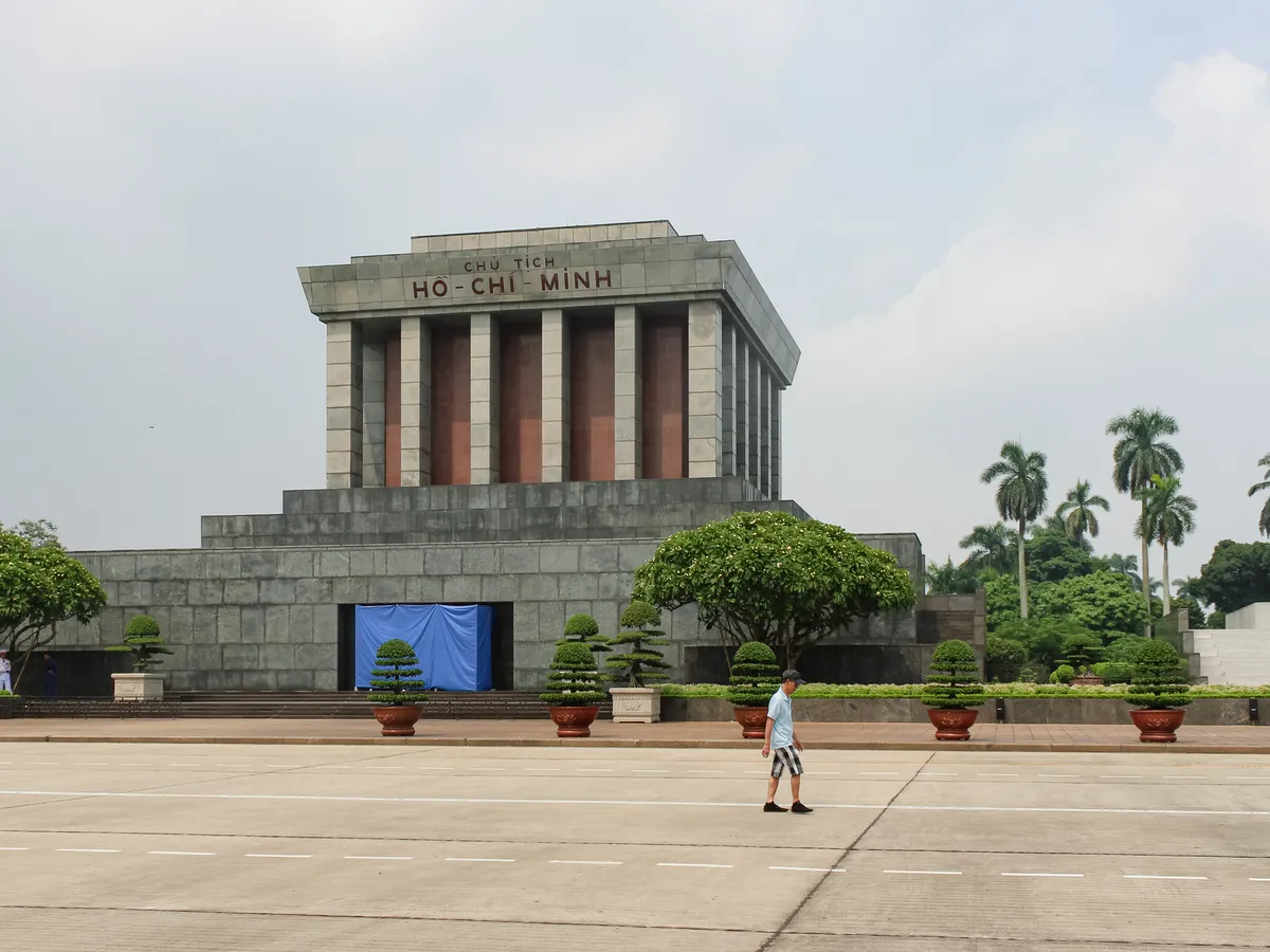 Ho-Chi-Minh Mausoleum in Hanoi von Außen