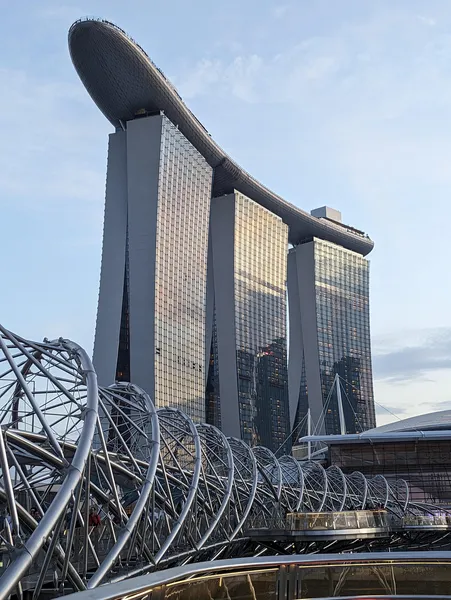 Marina Bay Sands Hotel von der Helix Bridge aus