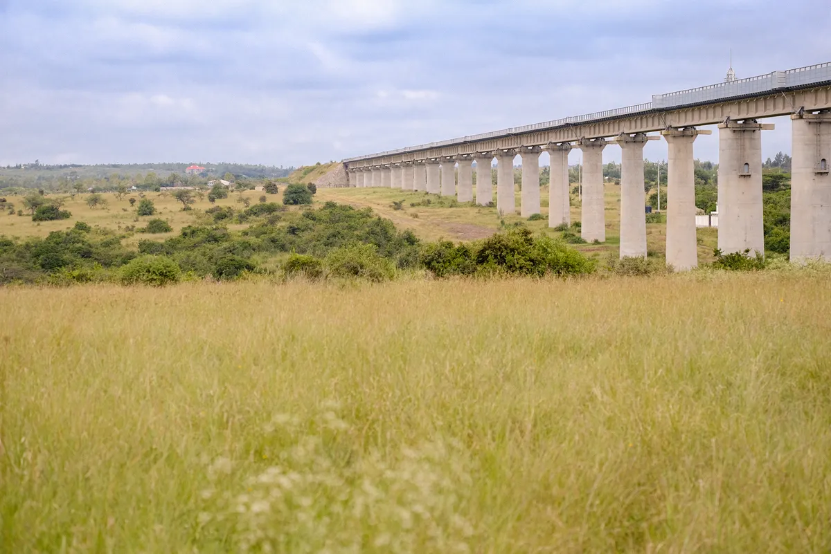 Eisenbahnlinie entlang des Nairobi Nationalparks