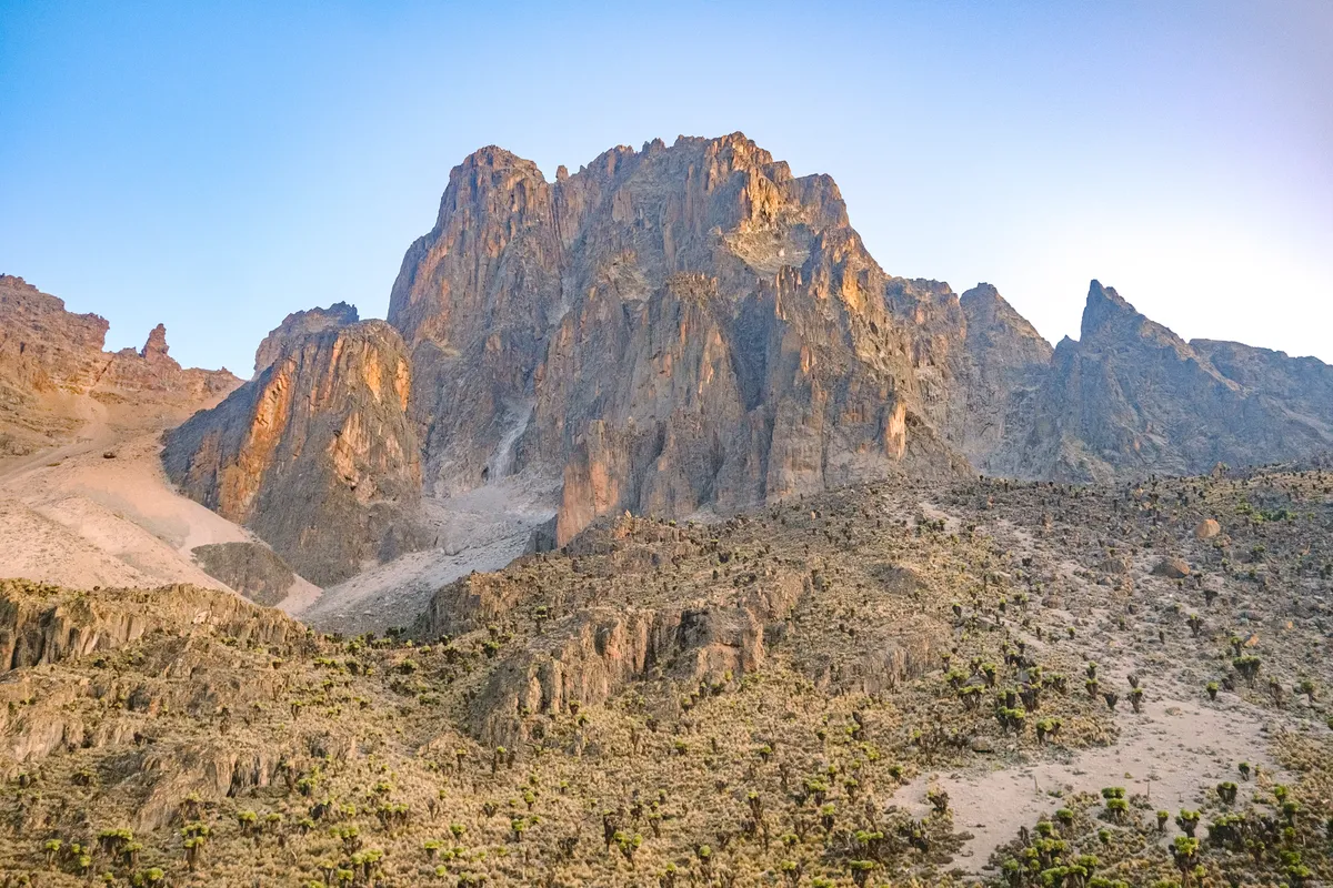 Gipfel Mt Kenya bei Abenddämmerung